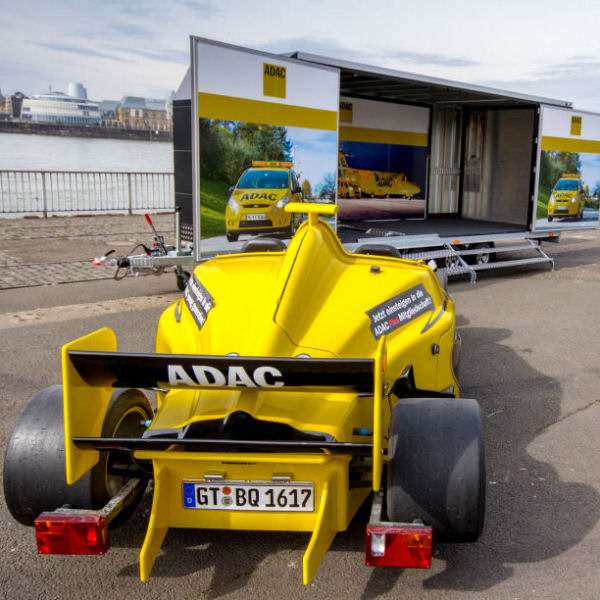 Erweckt Aufmerksamkeit: Formula Racing Stand der ADAC Vertriebsagentur Marita Wollgam