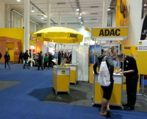 Informationsstand der Marita Wollgam GmbH im Dienst für den ADAC